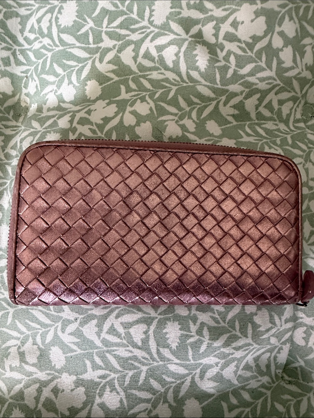 Bottega Venetia Woven Metallic Zip-Around Wallet - Rose Gold